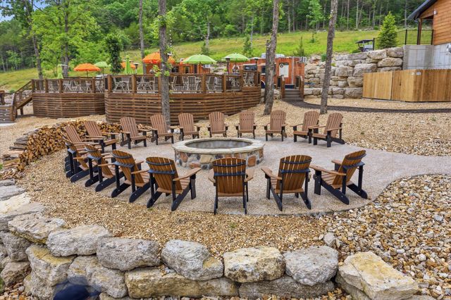 340 Campfire Pass 28, Hollister, MO 65672