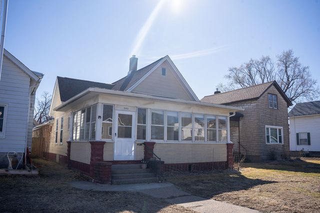 545 3rd Avenue S, Clinton, IA 52732