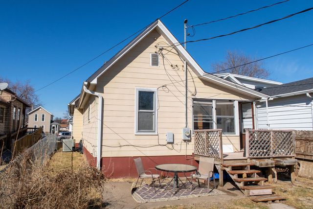 545 3rd Avenue S, Clinton, IA 52732