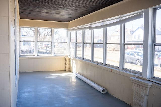 545 3rd Avenue S, Clinton, IA 52732