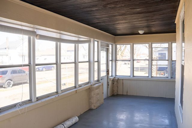 545 3rd Avenue S, Clinton, IA 52732