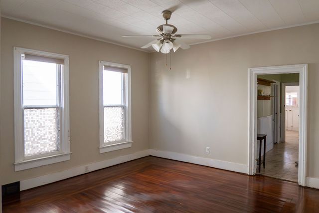 545 3rd Avenue S, Clinton, IA 52732