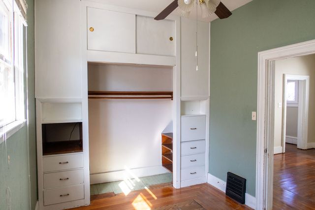 545 3rd Avenue S, Clinton, IA 52732