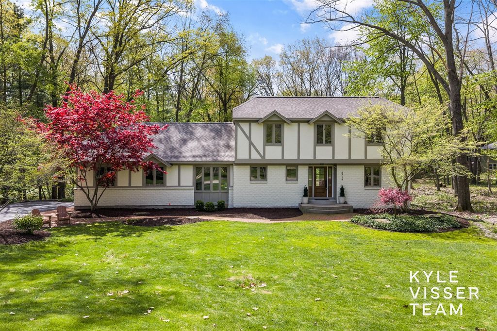 6714 Turnberry Drive, Grand Rapids, MI 49546