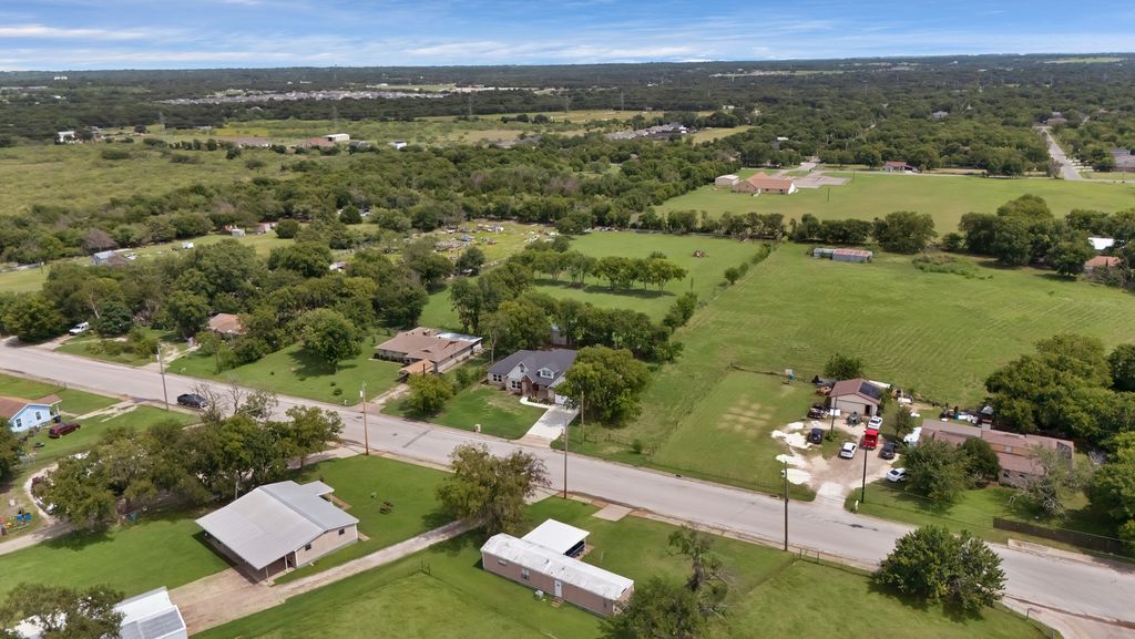 206 Hix Road, Cleburne, TX 76031