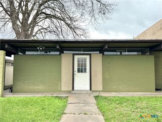 611 N Esplanade Street, Cuero, TX 77954
