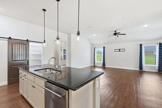 5013 Diamond Drive, Sanger, TX 76266