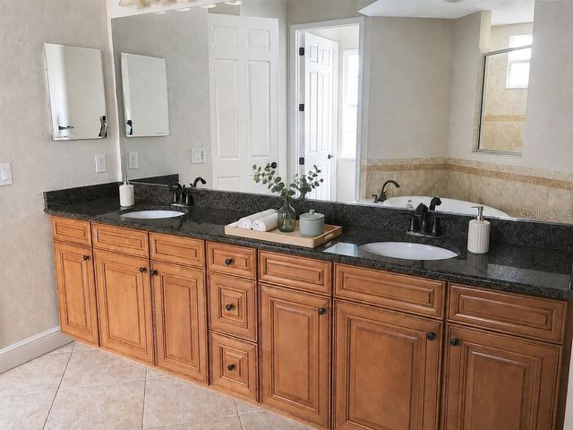 5570 ROCK DOVE DRIVE, Sarasota, FL 34241