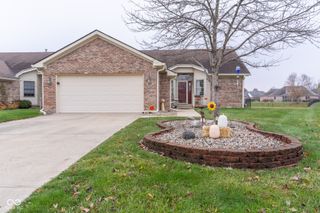 4927 W Cedar Cove Way 13, New Palestine, IN 46163