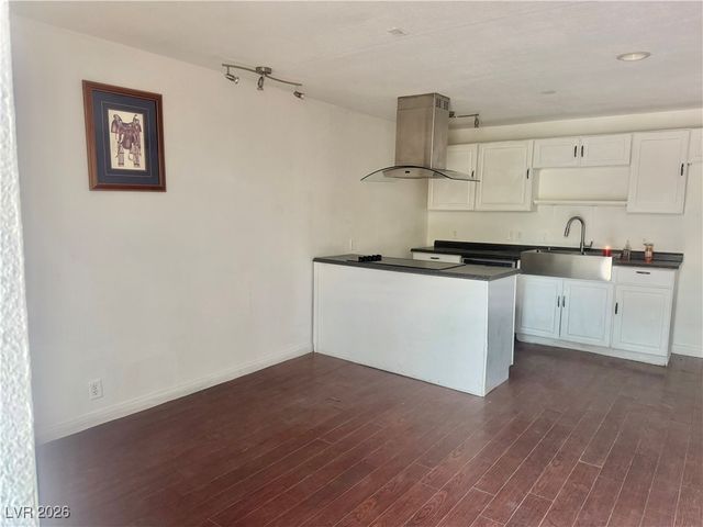 3712 Royal Crest Street 14, Las Vegas, NV 89119