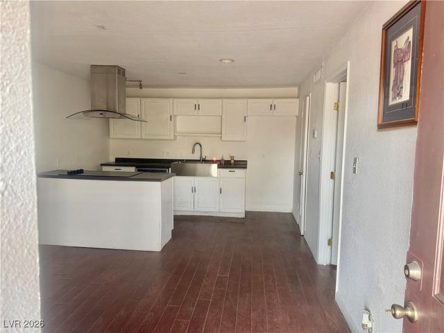 3712 Royal Crest Street 14, Las Vegas, NV 89119