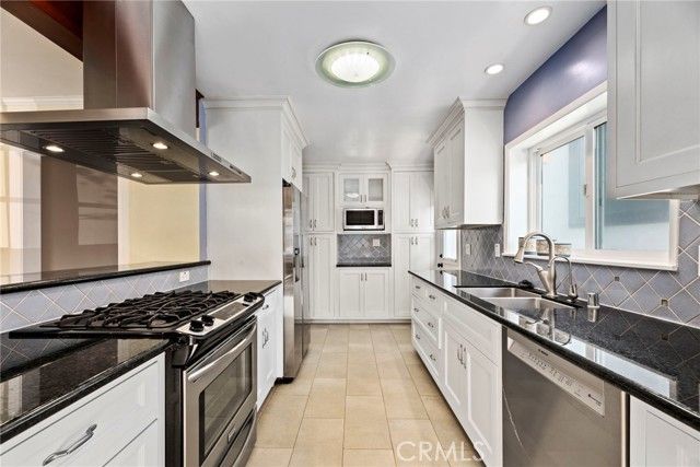 2616 N Poinsettia, Manhattan Beach, CA 90266