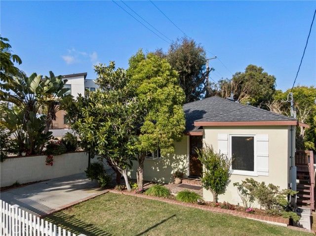 2616 N Poinsettia, Manhattan Beach, CA 90266