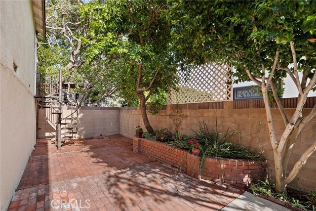 2616 N Poinsettia, Manhattan Beach, CA 90266