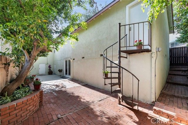 2616 N Poinsettia, Manhattan Beach, CA 90266