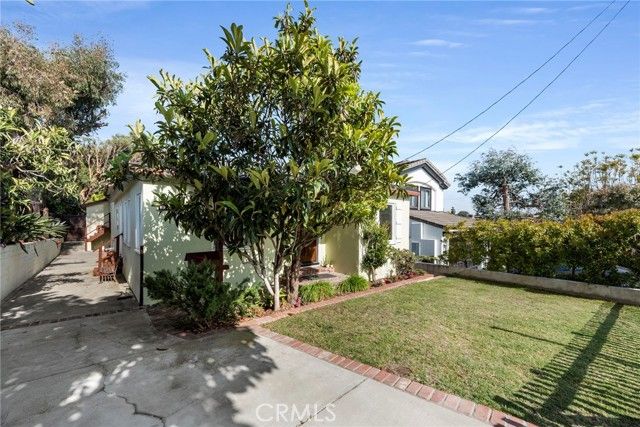 2616 N Poinsettia, Manhattan Beach, CA 90266