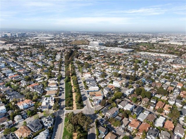 2616 N Poinsettia, Manhattan Beach, CA 90266