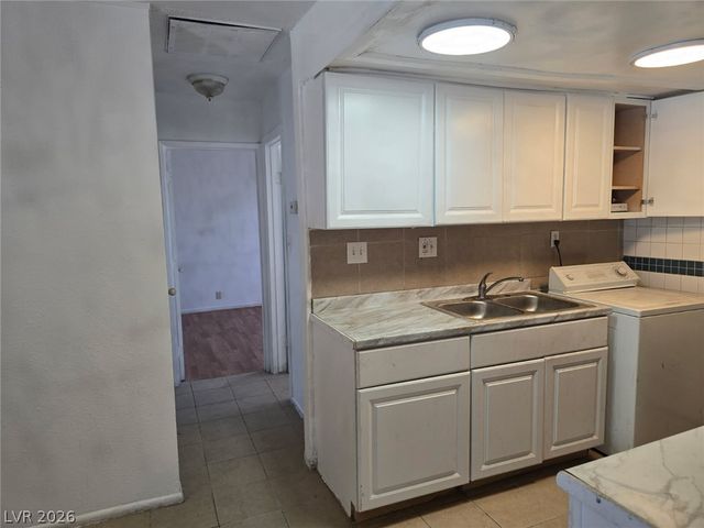 817 Duquesne Avenue, North Las Vegas, NV 89030