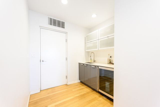 242 N Western Avenue, Chicago, IL 60612