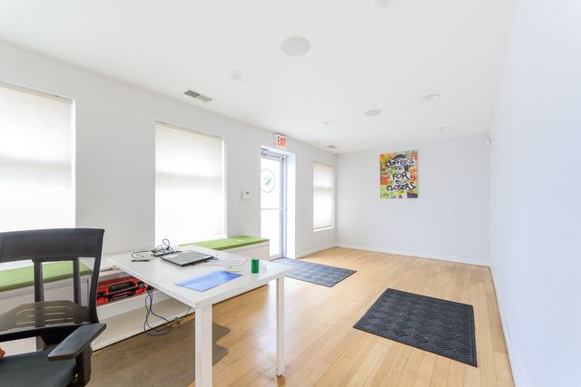242 N Western Avenue, Chicago, IL 60612