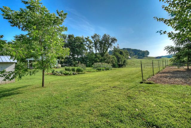 367 Toll Branch Road, Johnson City, TN 37601