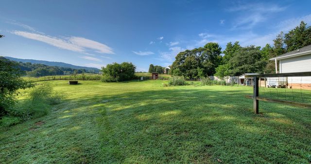 367 Toll Branch Road, Johnson City, TN 37601