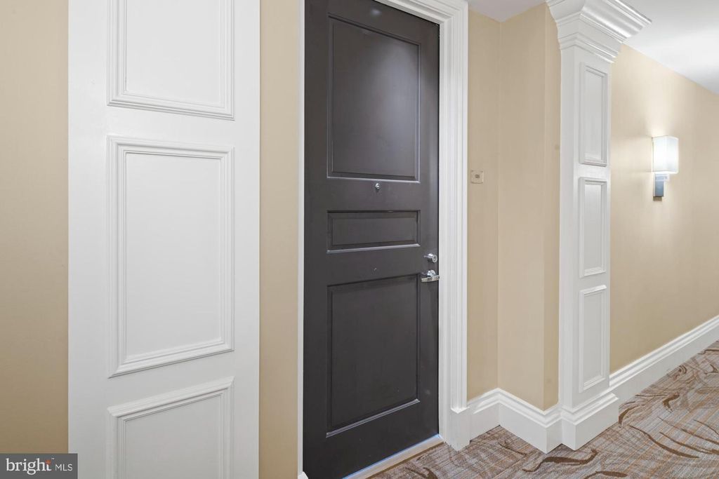 Image 11 of property listing at 8220 CRESTWOOD HEIGHTS DR #1215, Mclean, VA 22102