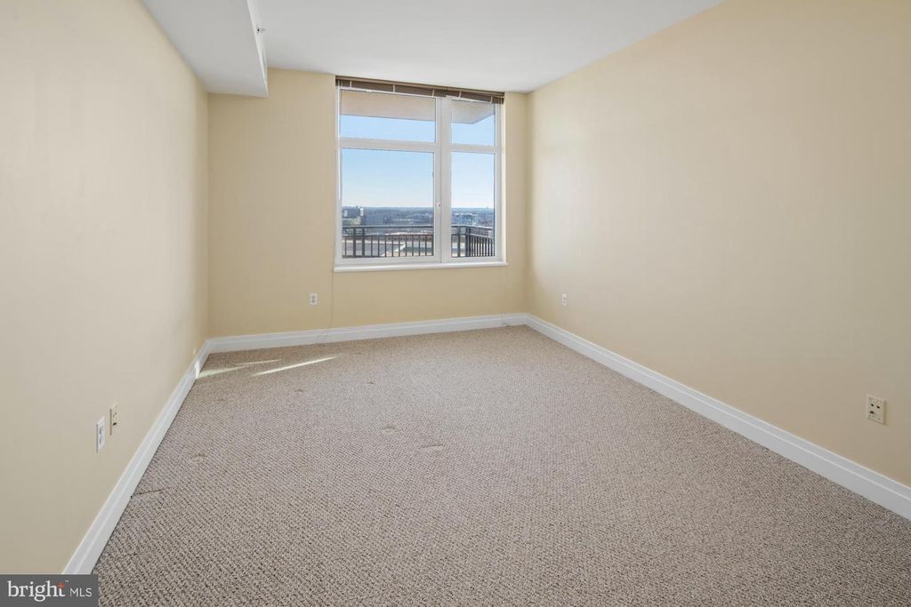Image 19 of property listing at 8220 CRESTWOOD HEIGHTS DR #1215, Mclean, VA 22102