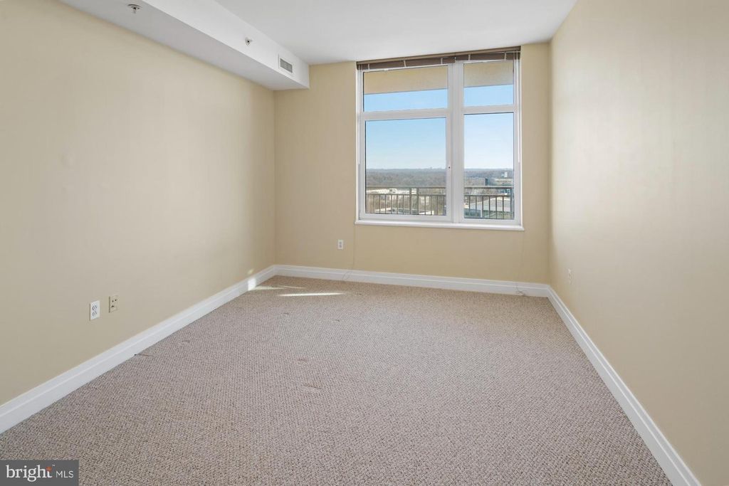 Image 20 of property listing at 8220 CRESTWOOD HEIGHTS DR #1215, Mclean, VA 22102
