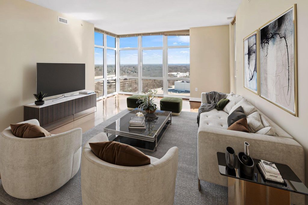 Image 3 of property listing at 8220 CRESTWOOD HEIGHTS DR #1215, Mclean, VA 22102