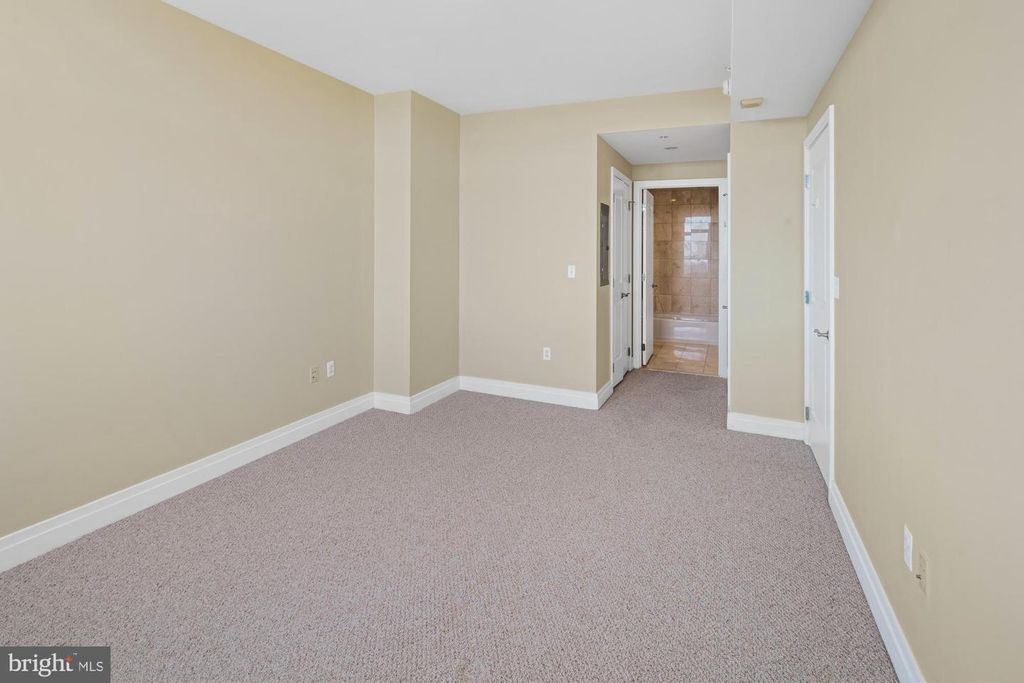 Image 21 of property listing at 8220 CRESTWOOD HEIGHTS DR #1215, Mclean, VA 22102