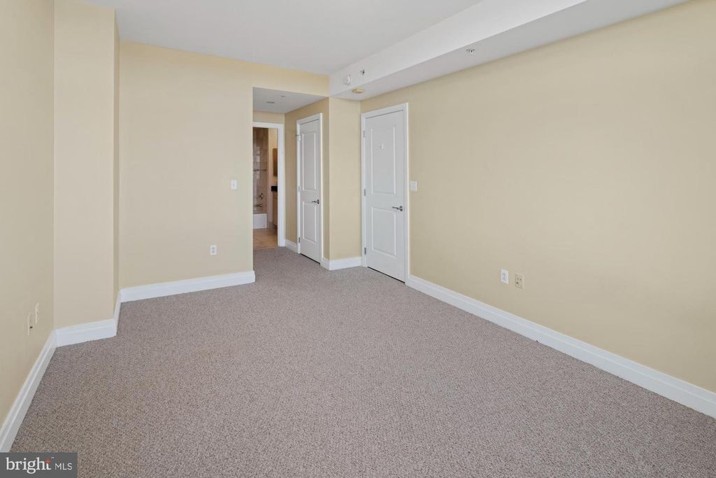 Image 22 of property listing at 8220 CRESTWOOD HEIGHTS DR #1215, Mclean, VA 22102