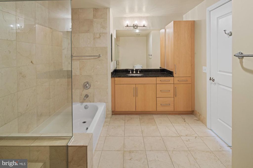 Image 26 of property listing at 8220 CRESTWOOD HEIGHTS DR #1215, Mclean, VA 22102