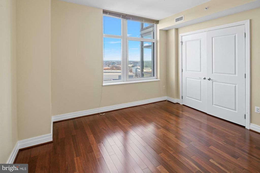 Image 31 of property listing at 8220 CRESTWOOD HEIGHTS DR #1215, Mclean, VA 22102