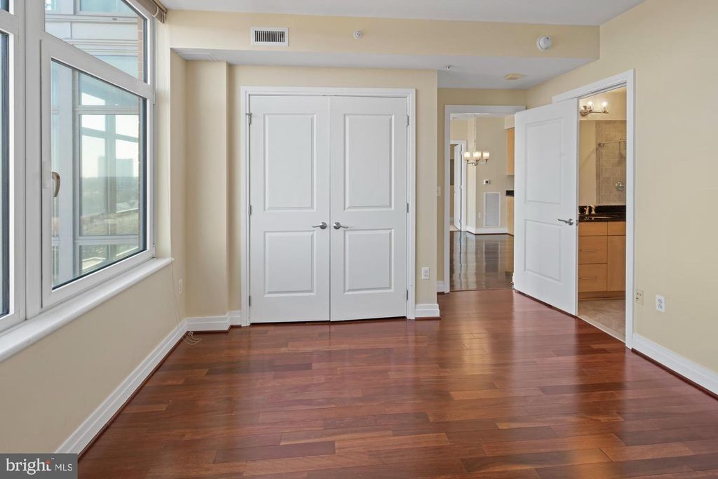 Image 32 of property listing at 8220 CRESTWOOD HEIGHTS DR #1215, Mclean, VA 22102