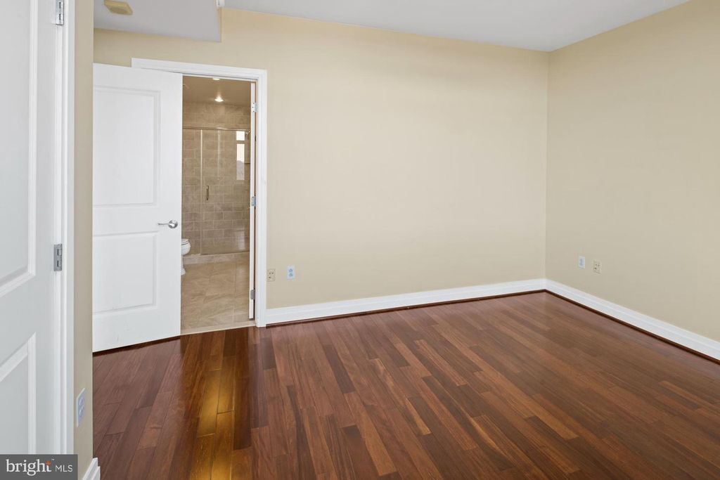 Image 34 of property listing at 8220 CRESTWOOD HEIGHTS DR #1215, Mclean, VA 22102