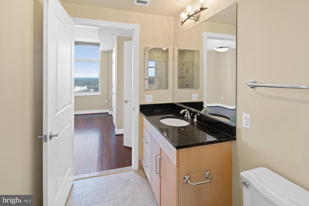 Image 36 of property listing at 8220 CRESTWOOD HEIGHTS DR #1215, Mclean, VA 22102