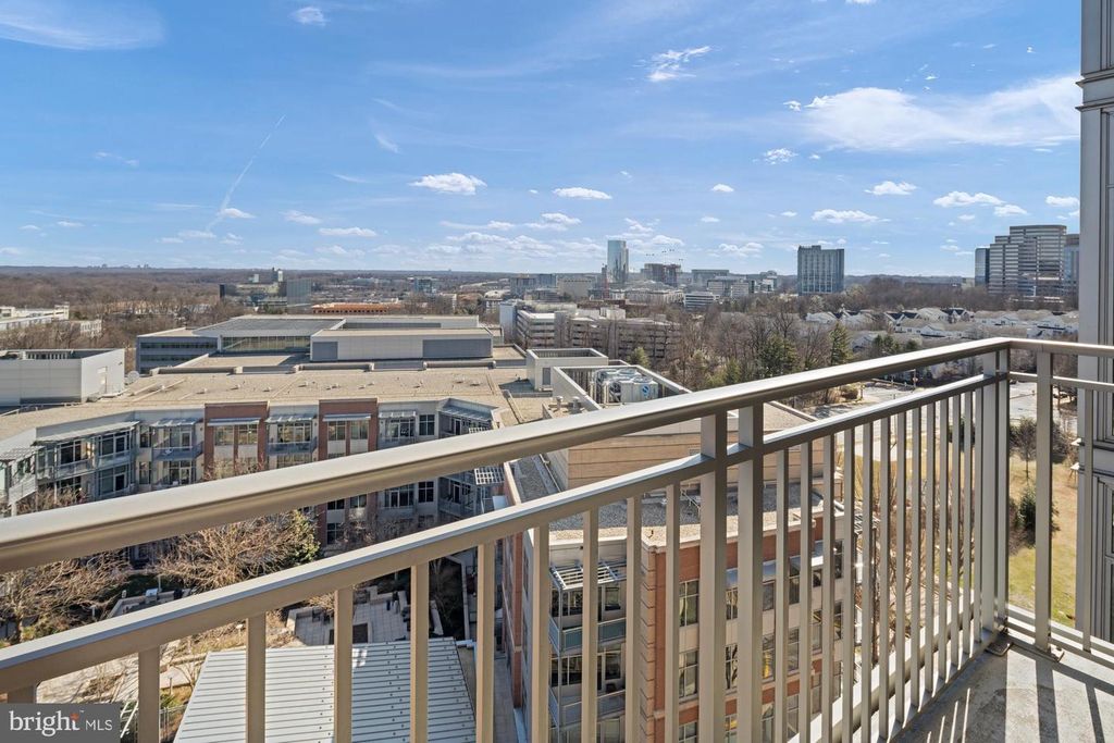 Image 37 of property listing at 8220 CRESTWOOD HEIGHTS DR #1215, Mclean, VA 22102