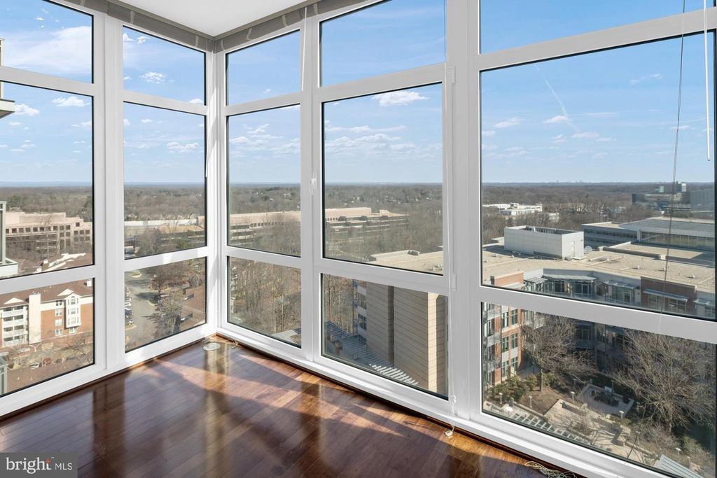 Image 39 of property listing at 8220 CRESTWOOD HEIGHTS DR #1215, Mclean, VA 22102