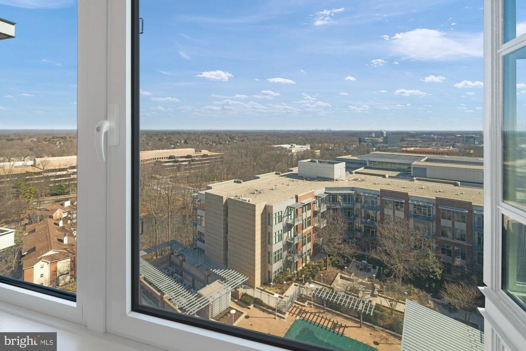 Image 40 of property listing at 8220 CRESTWOOD HEIGHTS DR #1215, Mclean, VA 22102