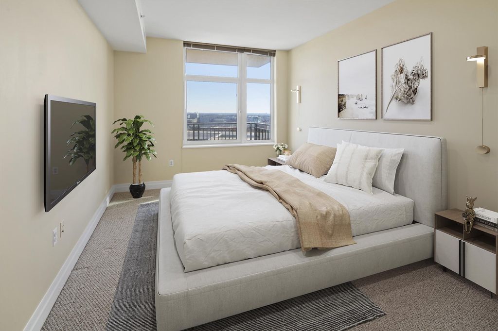 Image 5 of property listing at 8220 CRESTWOOD HEIGHTS DR #1215, Mclean, VA 22102