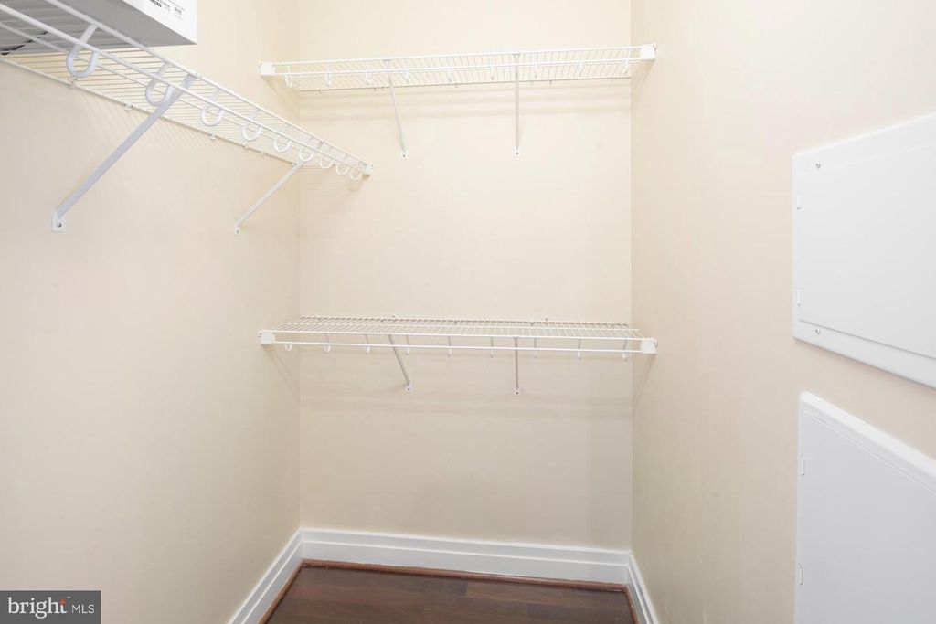 Image 42 of property listing at 8220 CRESTWOOD HEIGHTS DR #1215, Mclean, VA 22102