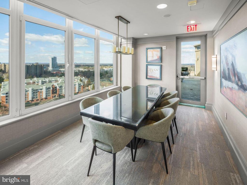 Image 49 of property listing at 8220 CRESTWOOD HEIGHTS DR #1215, Mclean, VA 22102