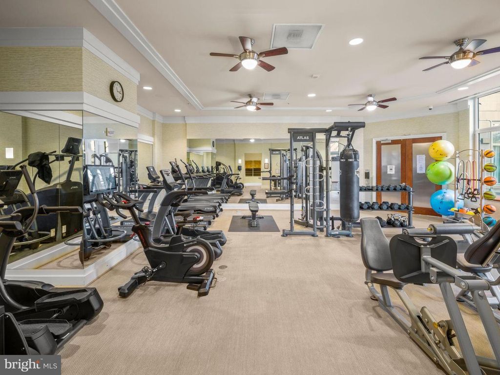 Image 52 of property listing at 8220 CRESTWOOD HEIGHTS DR #1215, Mclean, VA 22102