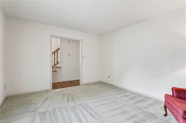 13 Wooded Hill DR, Hampton, VA 23669