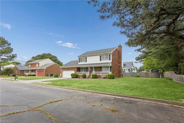 13 Wooded Hill DR, Hampton, VA 23669
