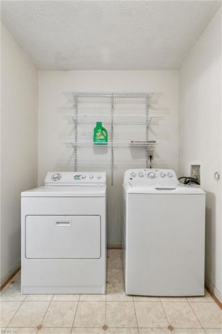 13 Wooded Hill DR, Hampton, VA 23669