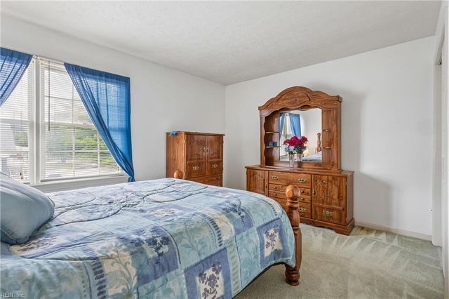 13 Wooded Hill DR, Hampton, VA 23669