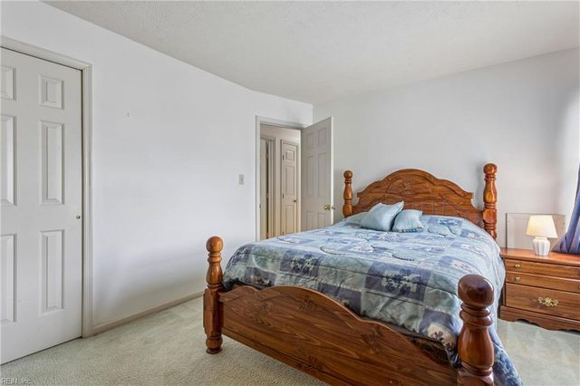 13 Wooded Hill DR, Hampton, VA 23669