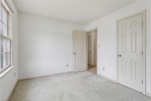 13 Wooded Hill DR, Hampton, VA 23669